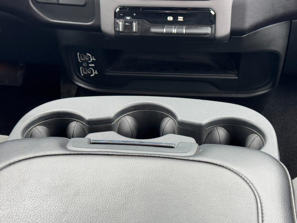 Ram 2500 Vehicle Full-screen Gallery Image 14