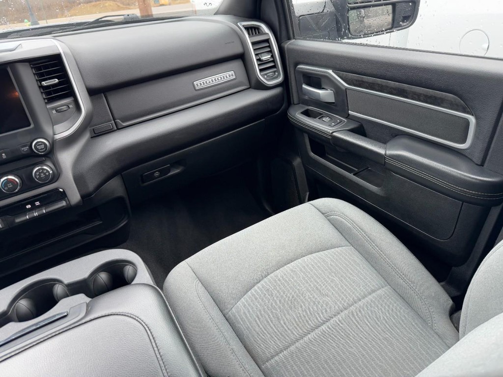 Ram 2500 Vehicle Full-screen Gallery Image 15