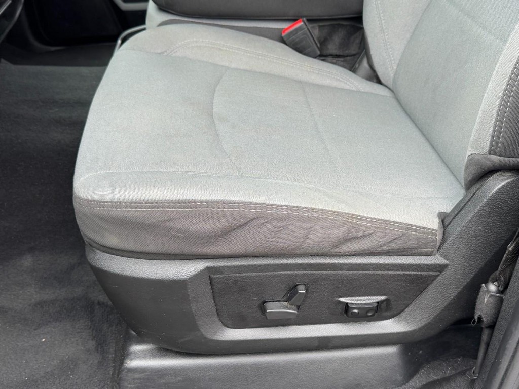 Ram 2500 Vehicle Full-screen Gallery Image 21