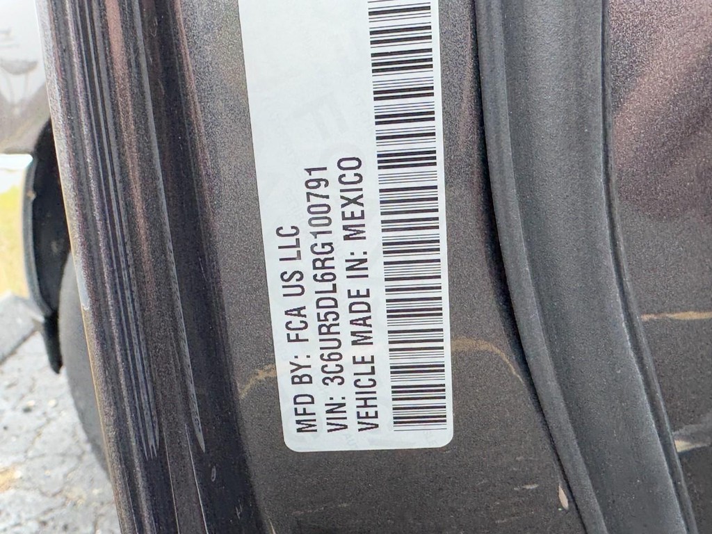 Ram 2500 Vehicle Full-screen Gallery Image 22