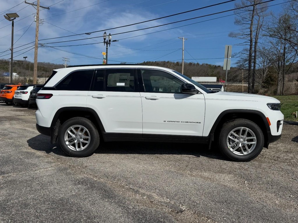 Jeep Grand Cherokee Vehicle Full-screen Gallery Image 02
