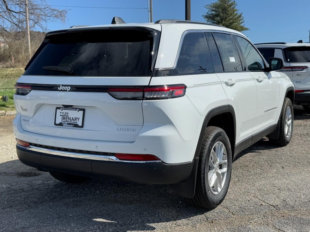 Jeep Grand Cherokee Vehicle Full-screen Gallery Image 03