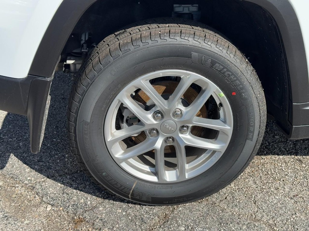 Jeep Grand Cherokee Vehicle Full-screen Gallery Image 04