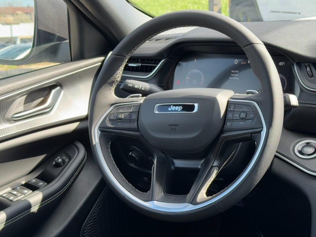 Jeep Grand Cherokee Vehicle Full-screen Gallery Image 07