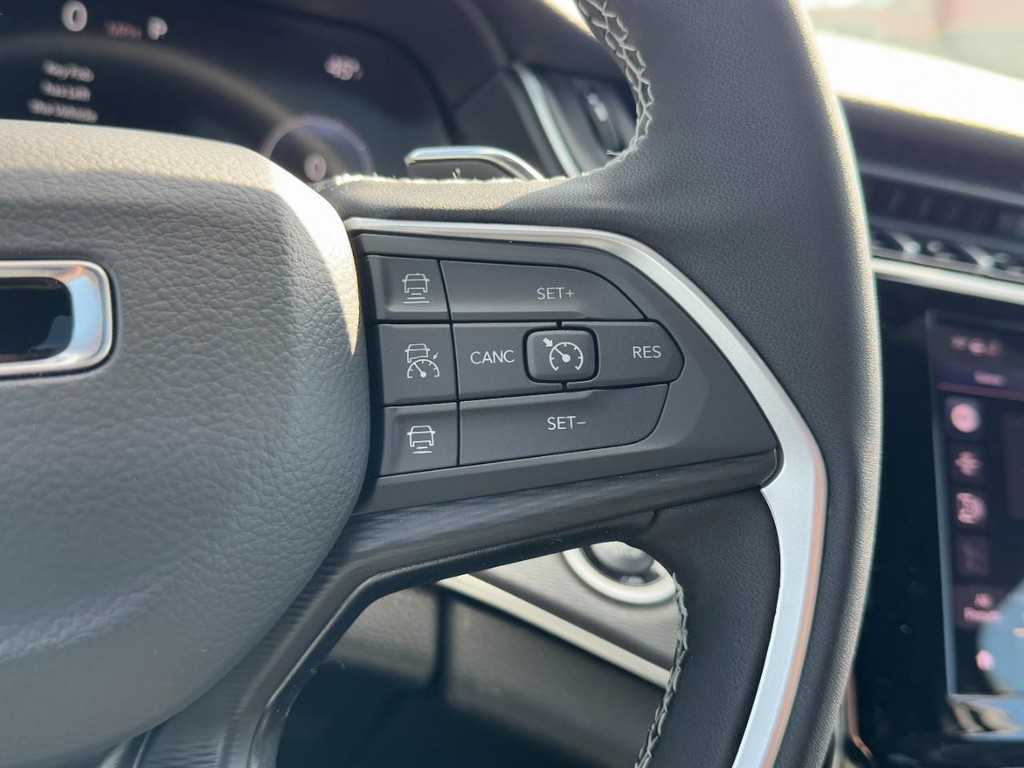 Jeep Grand Cherokee Vehicle Full-screen Gallery Image 11