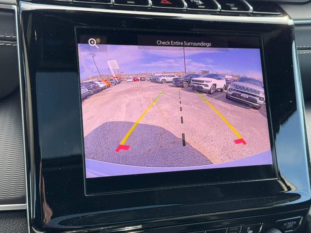 Jeep Grand Cherokee Vehicle Full-screen Gallery Image 13