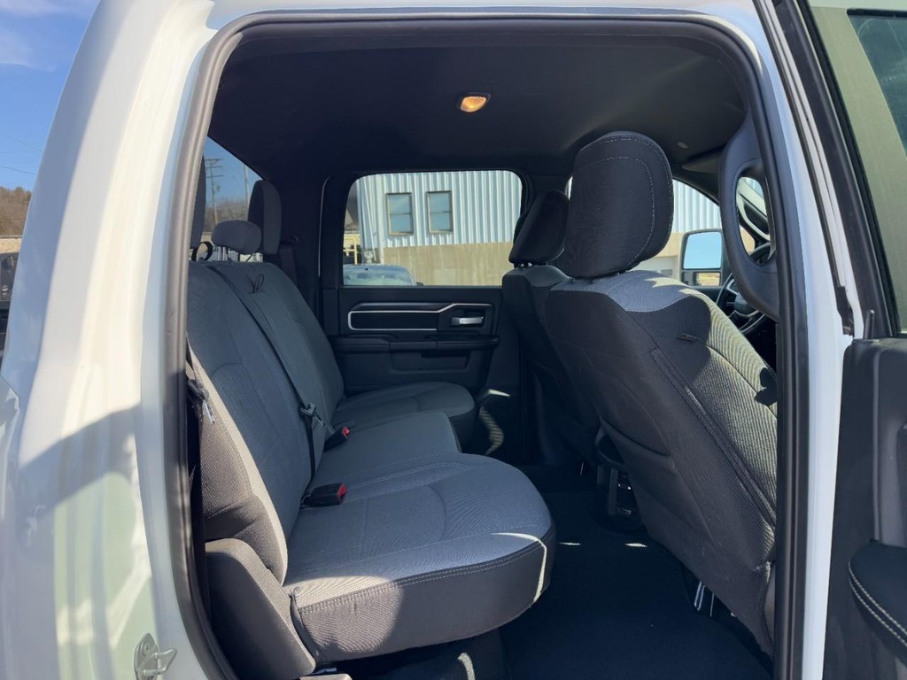 Ram 2500 Vehicle Full-screen Gallery Image 10