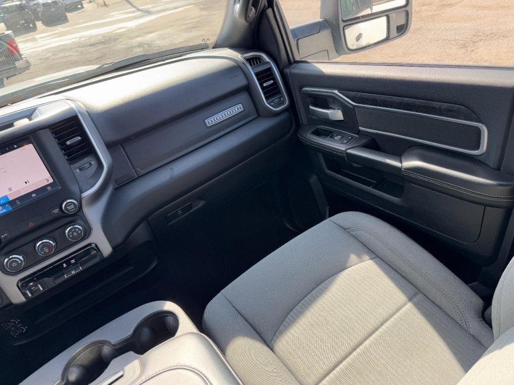 Ram 2500 Vehicle Full-screen Gallery Image 15