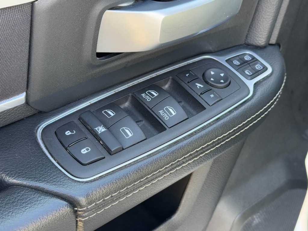 Ram 2500 Vehicle Full-screen Gallery Image 21