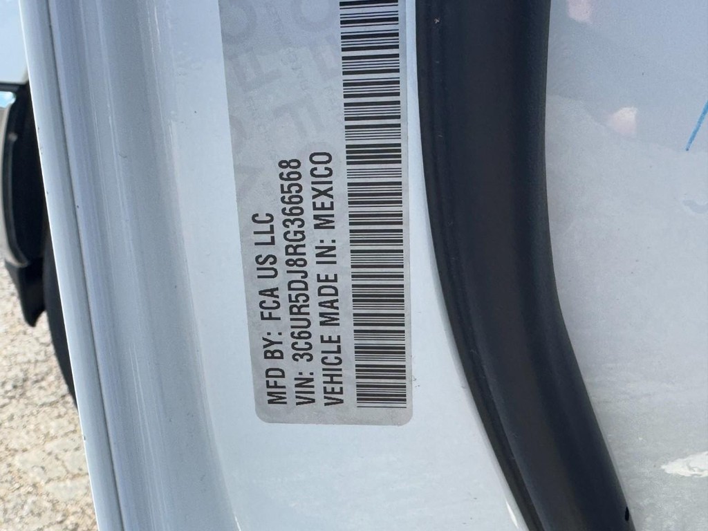 Ram 2500 Vehicle Full-screen Gallery Image 23