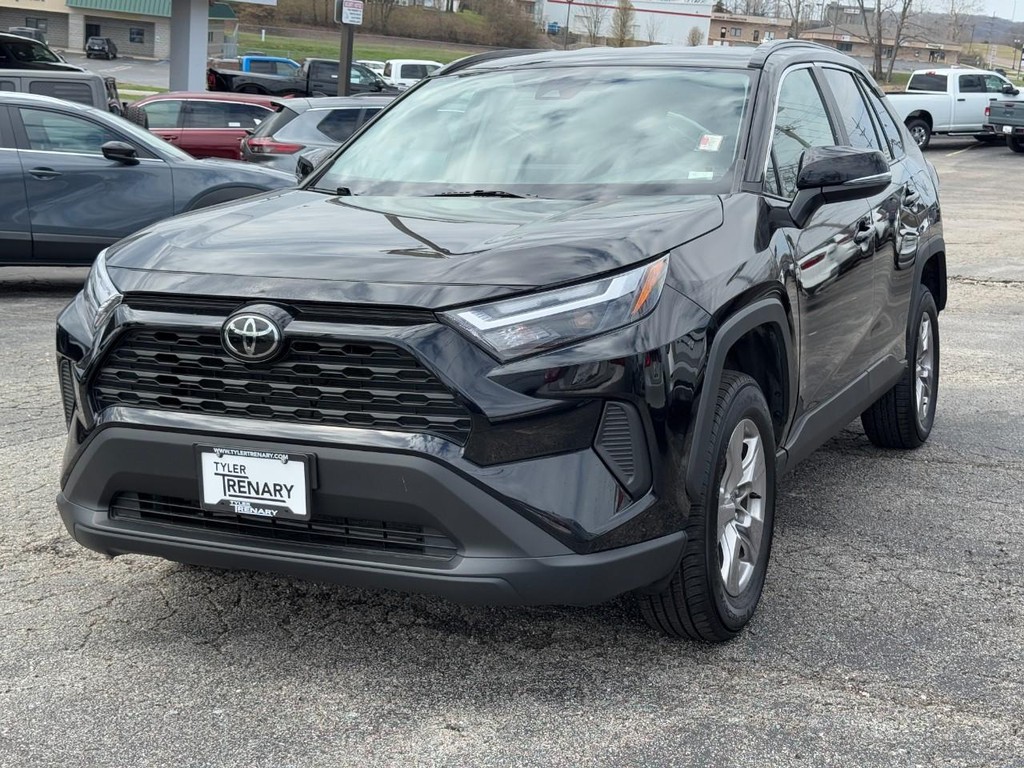 Toyota RAV4 Vehicle Full-screen Gallery Image 06