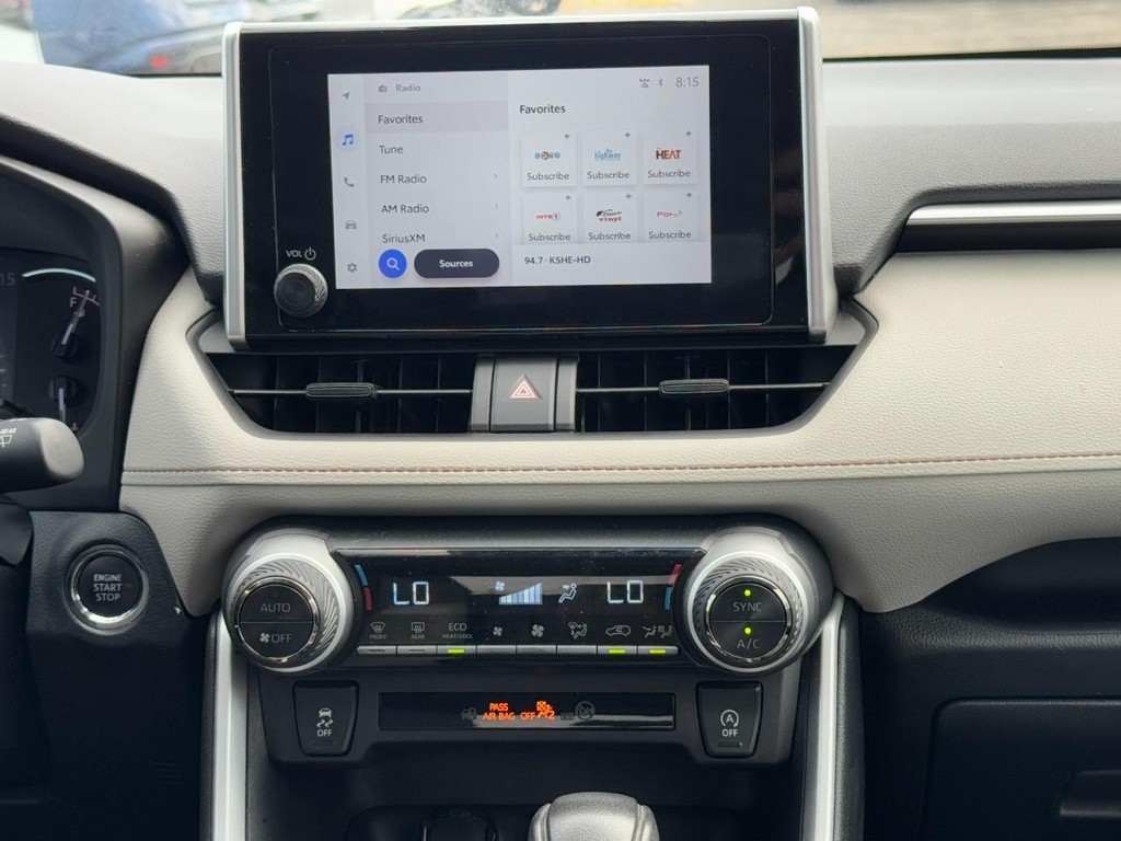 Toyota RAV4 Vehicle Full-screen Gallery Image 13