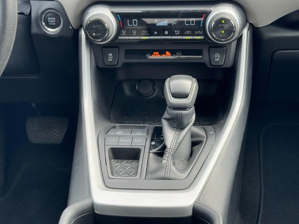 Toyota RAV4 Vehicle Full-screen Gallery Image 14