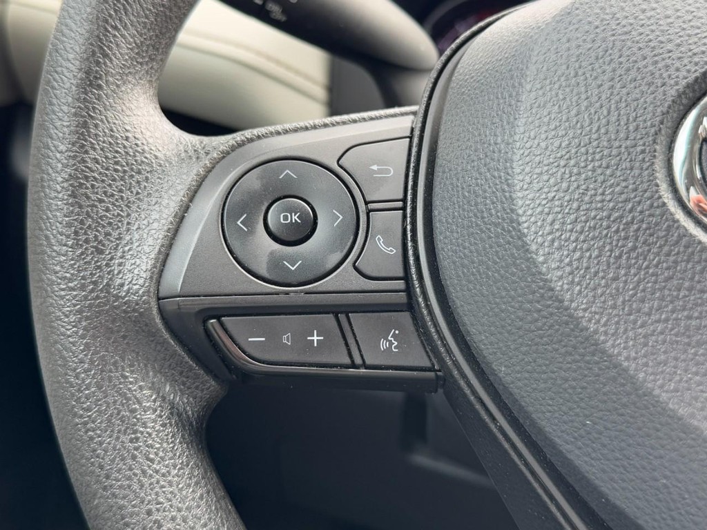 Toyota RAV4 Vehicle Full-screen Gallery Image 16