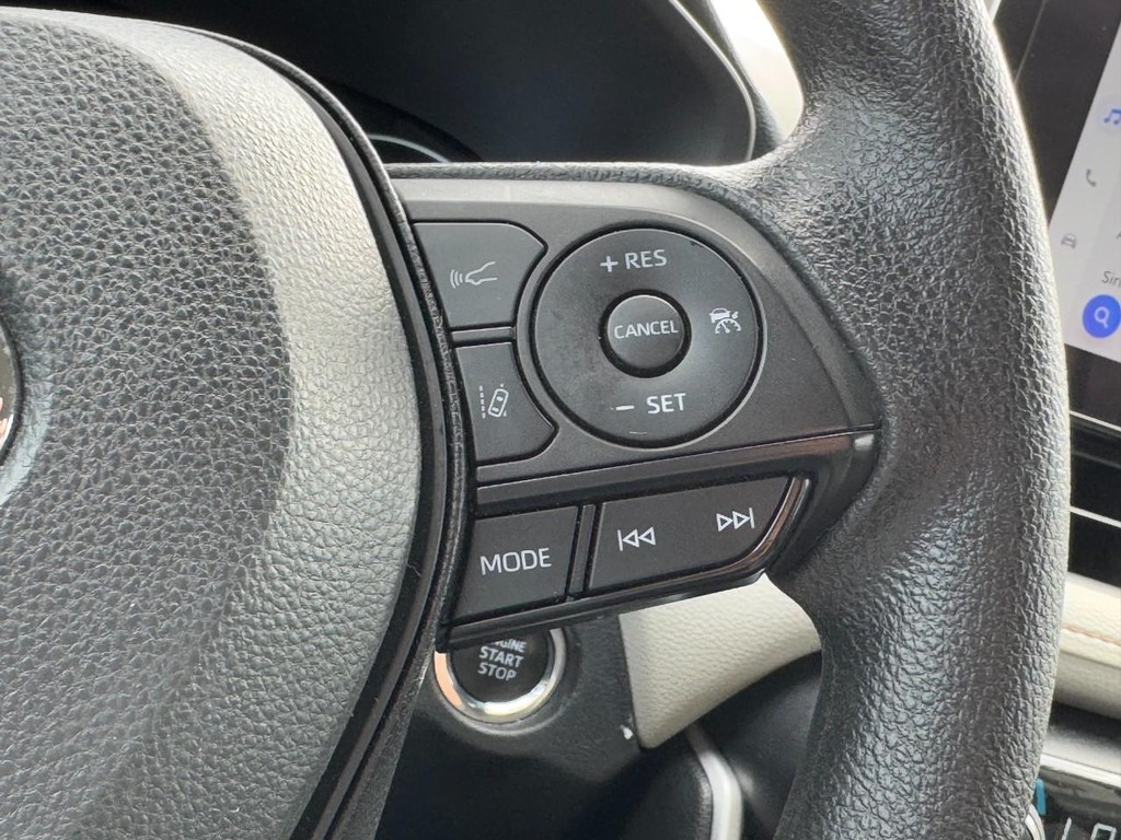 Toyota RAV4 Vehicle Full-screen Gallery Image 17