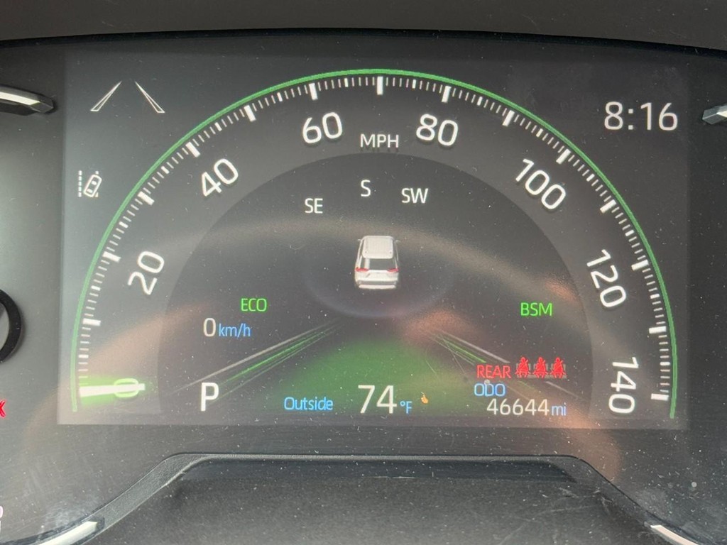 Toyota RAV4 Vehicle Full-screen Gallery Image 18