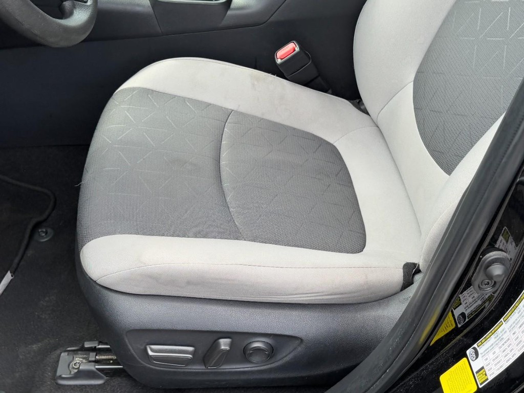 Toyota RAV4 Vehicle Full-screen Gallery Image 21