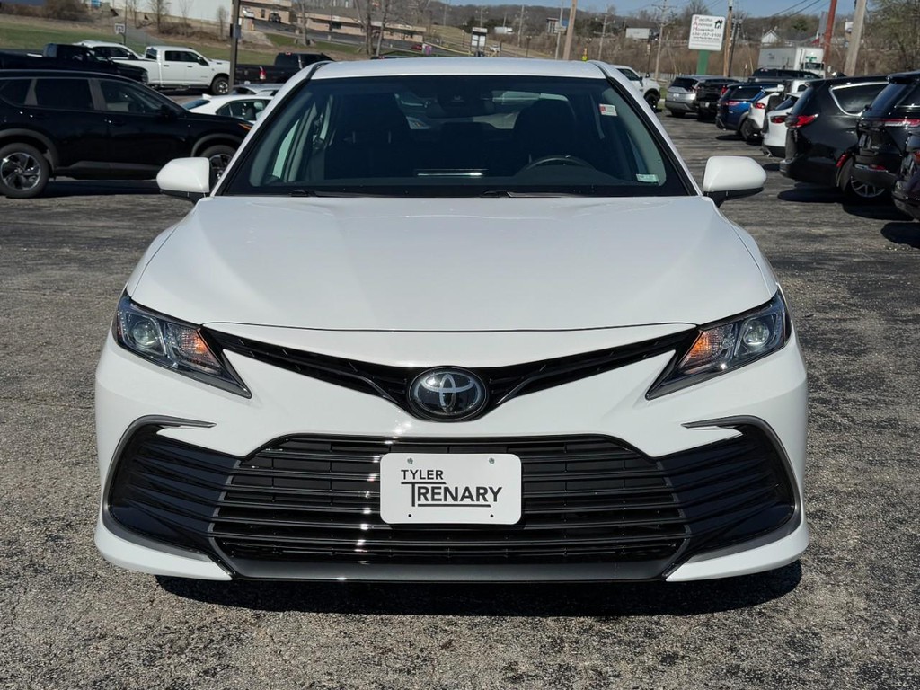 Toyota Camry Vehicle Full-screen Gallery Image 07