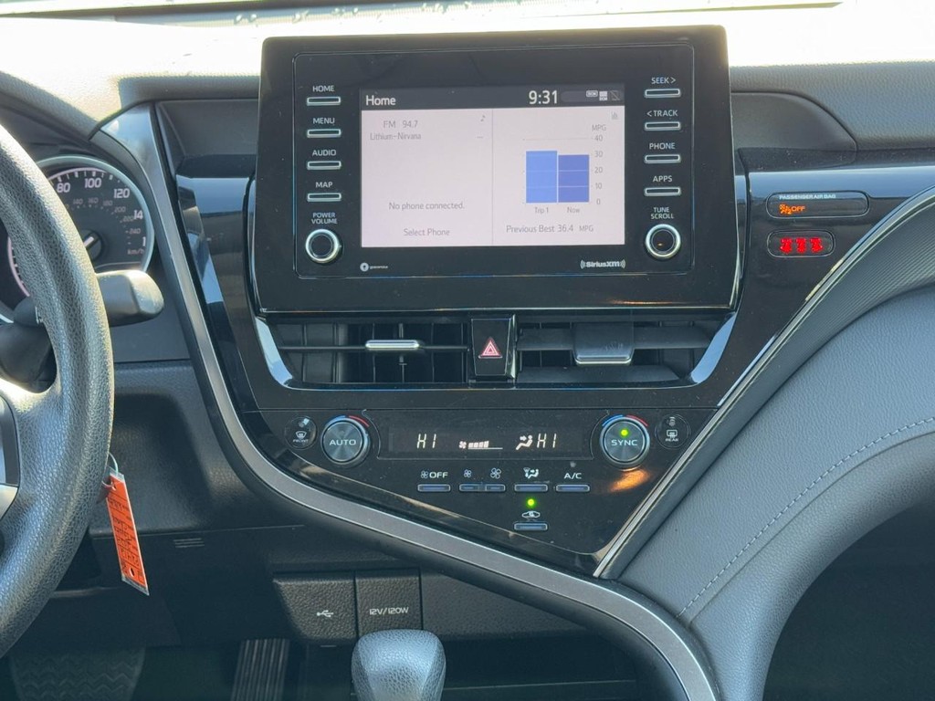 Toyota Camry Vehicle Full-screen Gallery Image 13