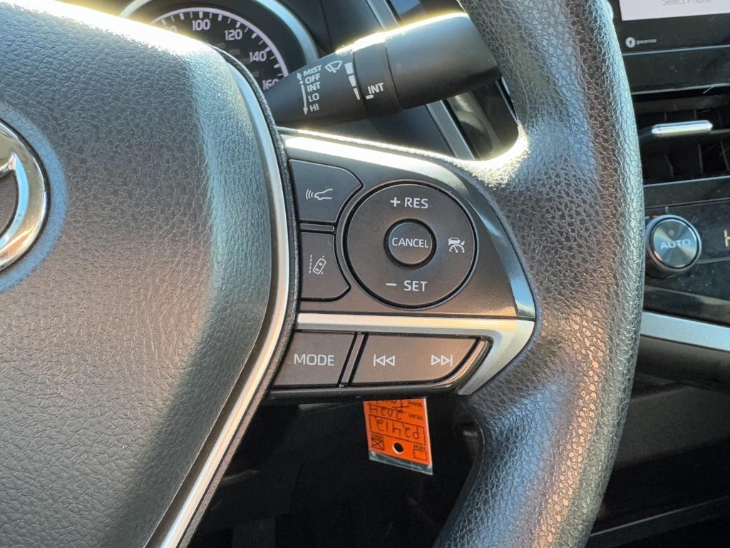 Toyota Camry Vehicle Full-screen Gallery Image 17