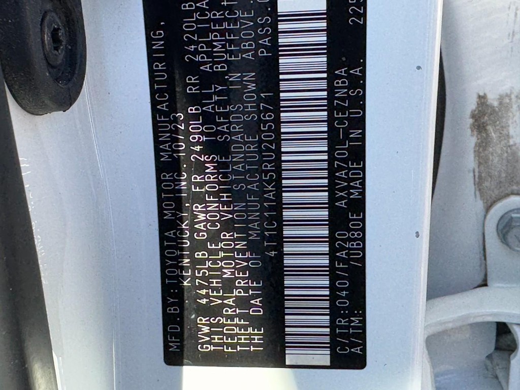 Toyota Camry Vehicle Full-screen Gallery Image 23