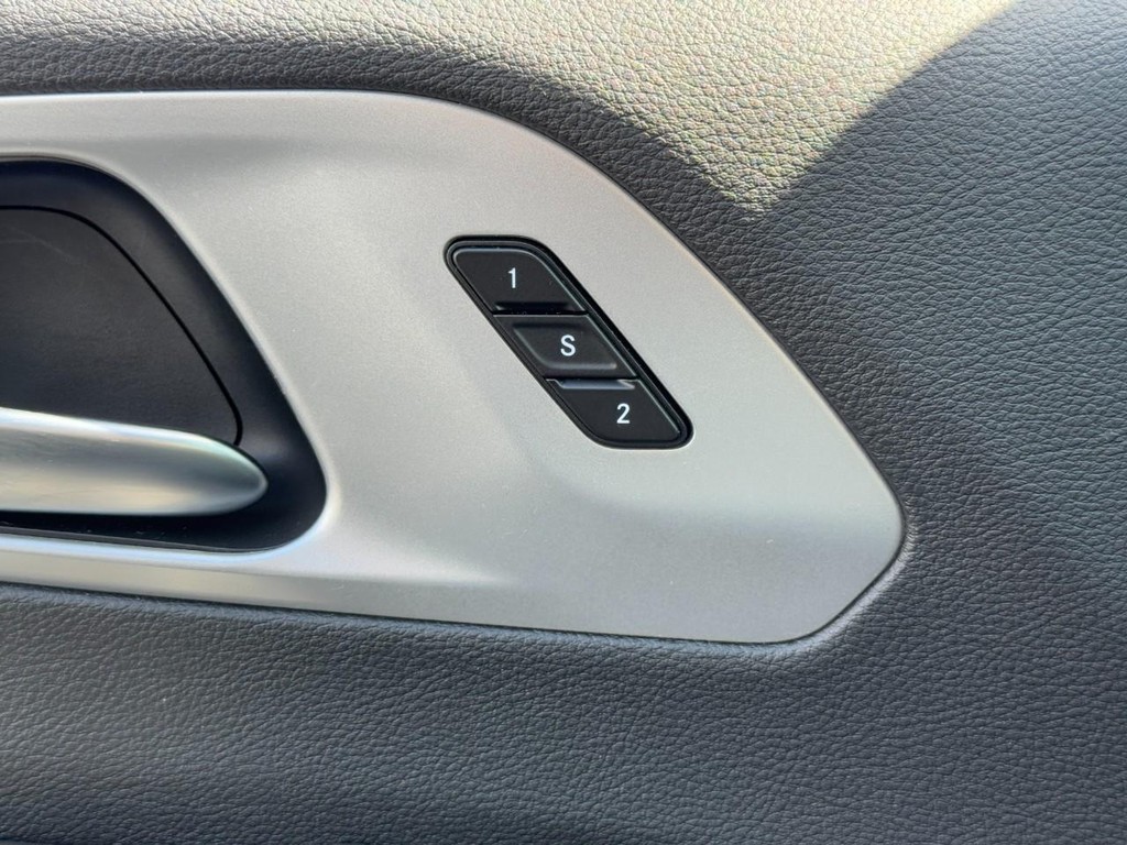 Chrysler Pacifica Vehicle Full-screen Gallery Image 17