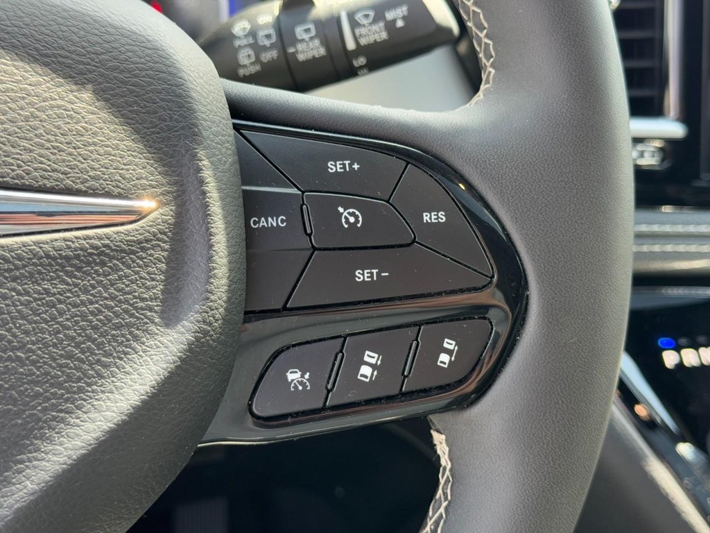 Chrysler Pacifica Vehicle Full-screen Gallery Image 19