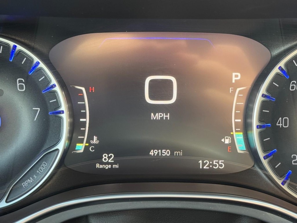 Chrysler Pacifica Vehicle Full-screen Gallery Image 20