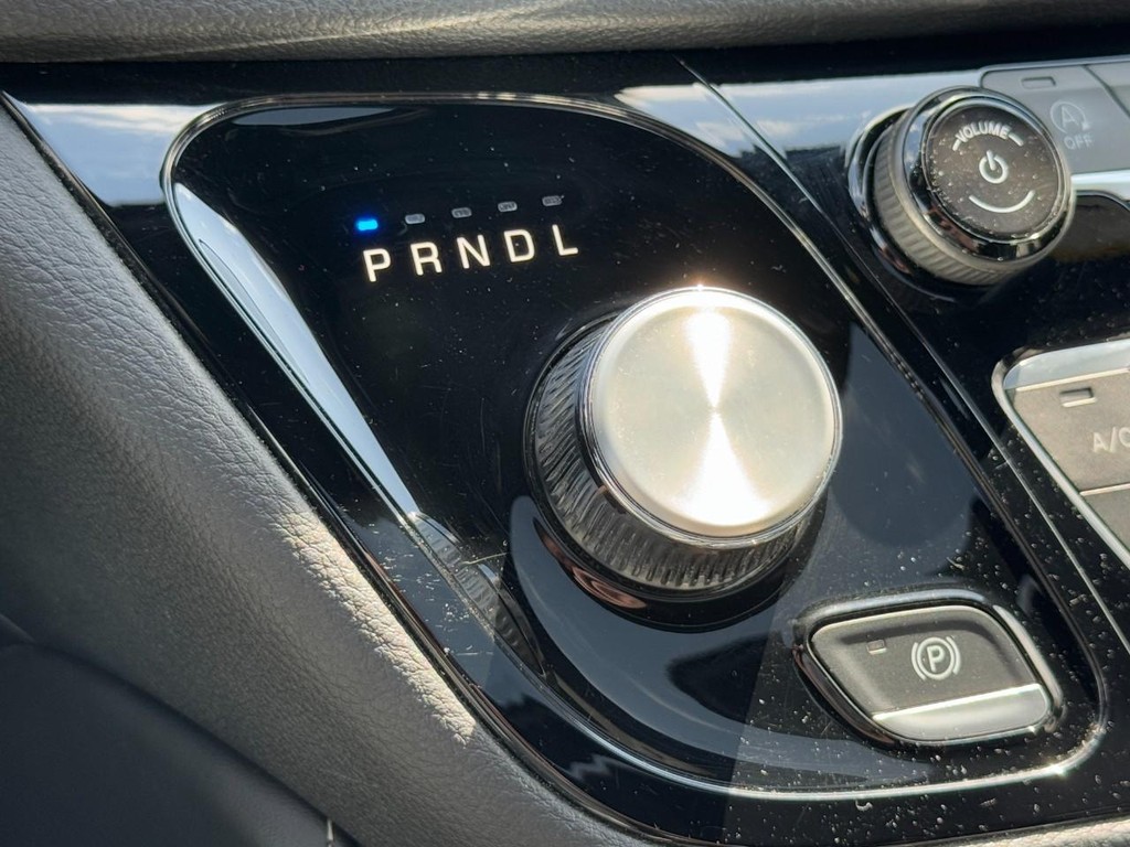 Chrysler Pacifica Vehicle Full-screen Gallery Image 21