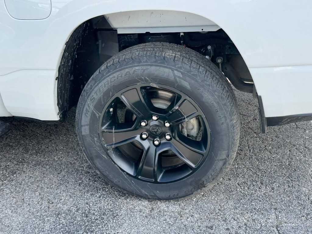 Ram 1500 Vehicle Full-screen Gallery Image 05