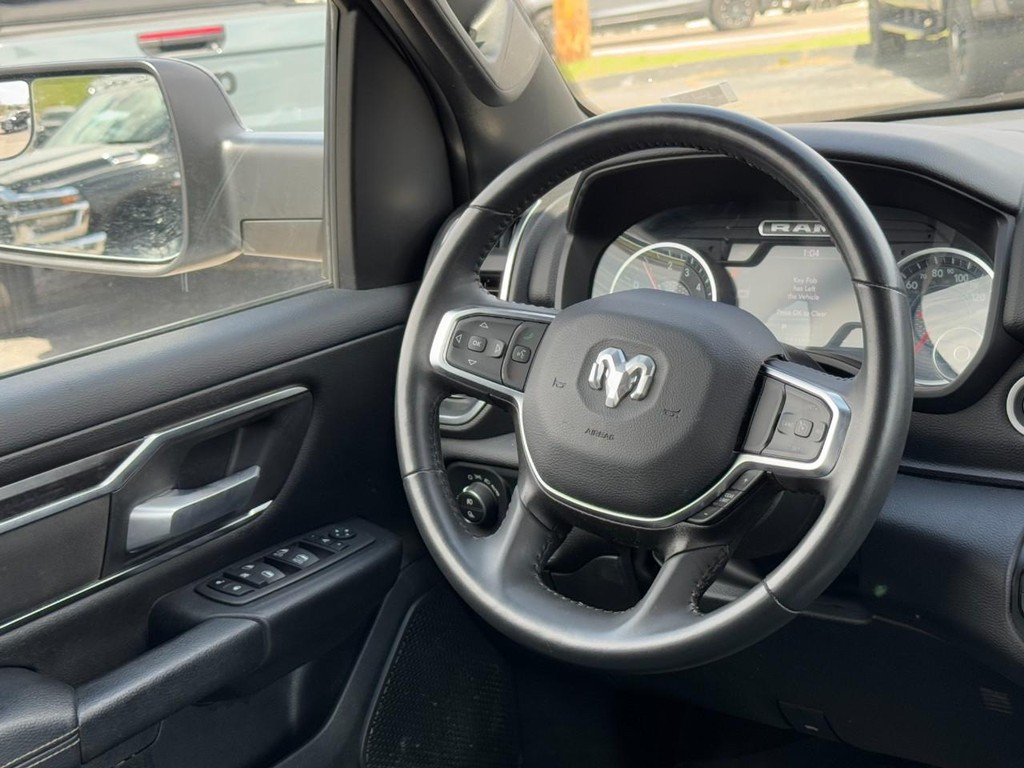 Ram 1500 Vehicle Full-screen Gallery Image 12