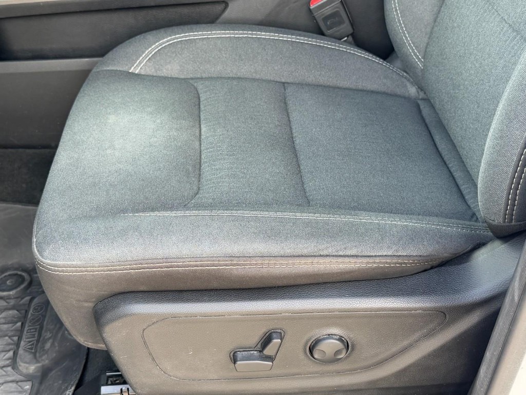 Ram 1500 Vehicle Full-screen Gallery Image 24