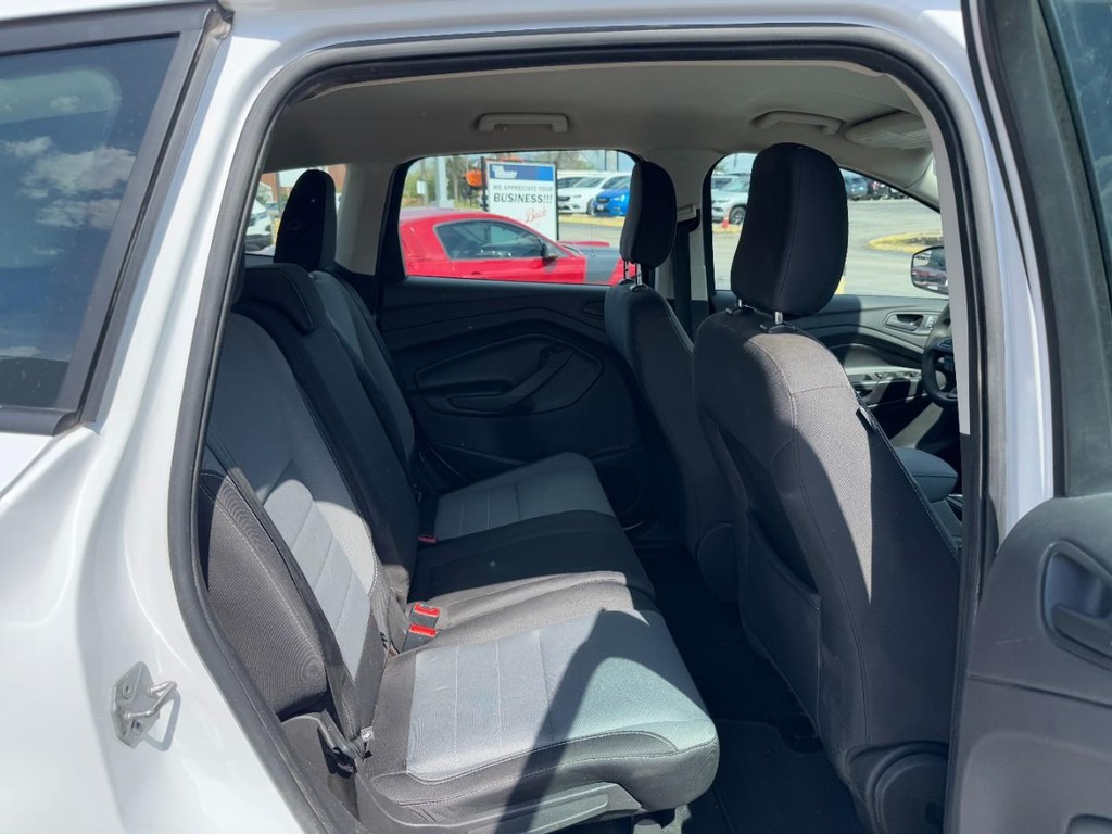 Ford Escape Vehicle Full-screen Gallery Image 09