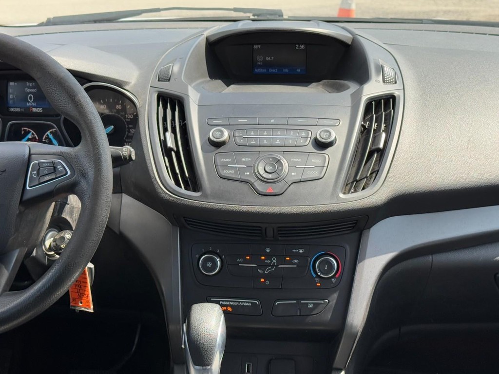 Ford Escape Vehicle Full-screen Gallery Image 12