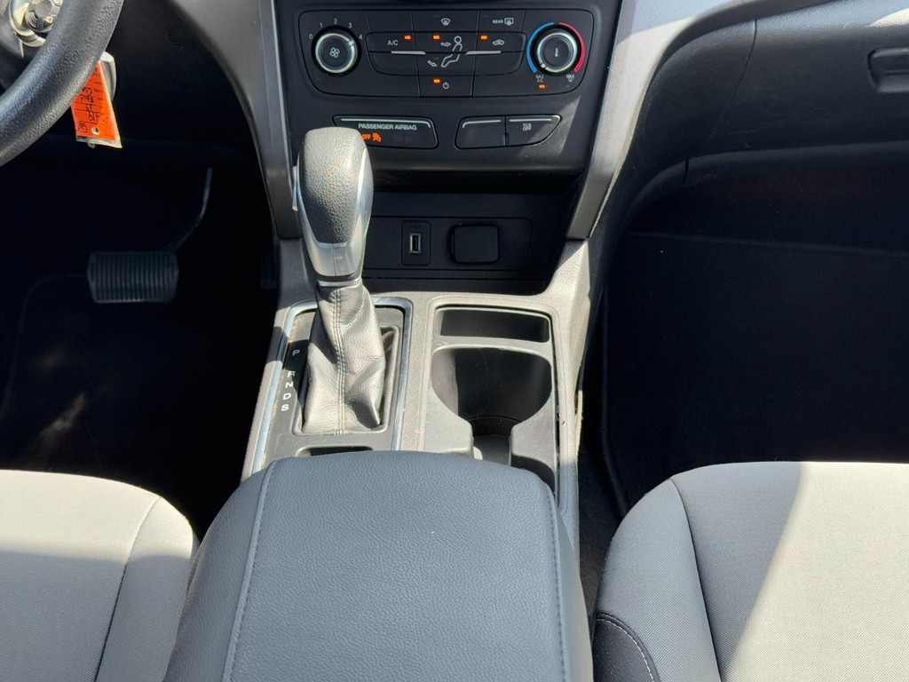 Ford Escape Vehicle Full-screen Gallery Image 13