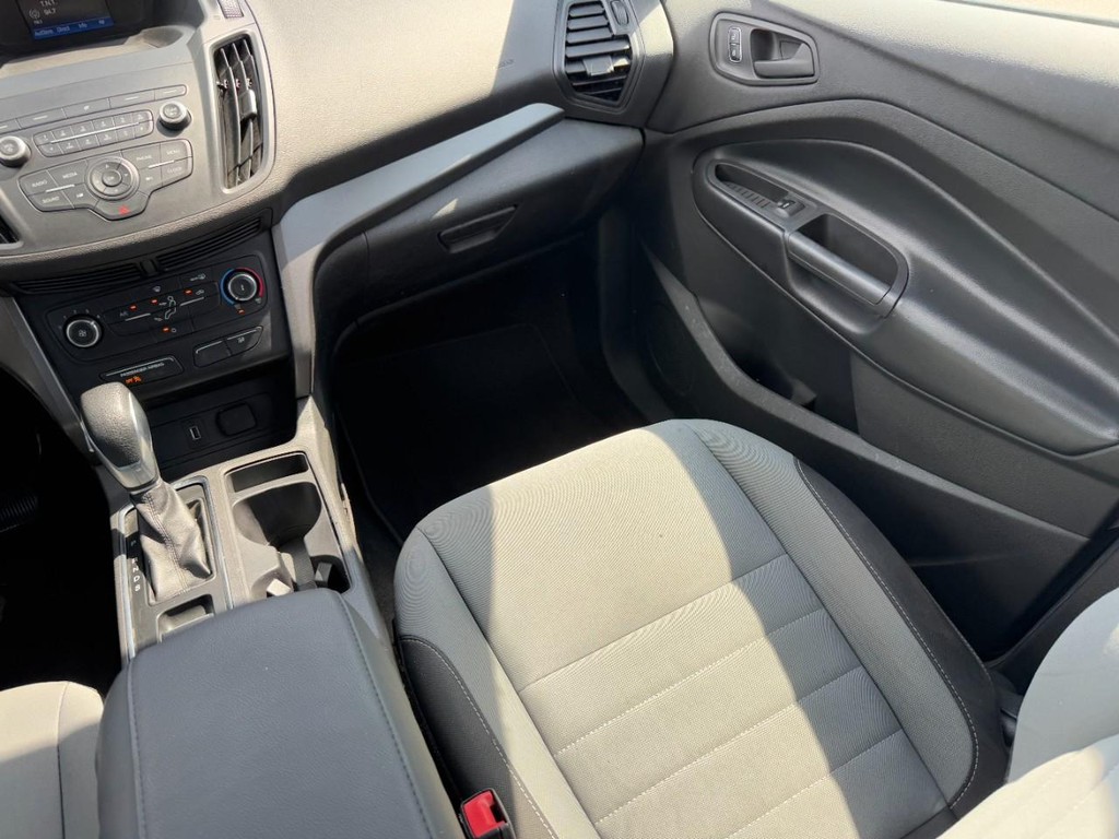 Ford Escape Vehicle Full-screen Gallery Image 14