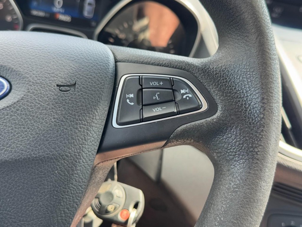 Ford Escape Vehicle Full-screen Gallery Image 16