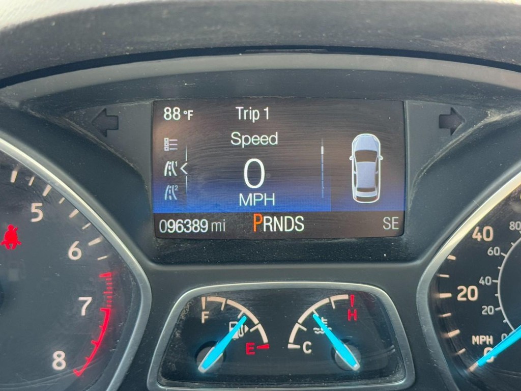 Ford Escape Vehicle Full-screen Gallery Image 17