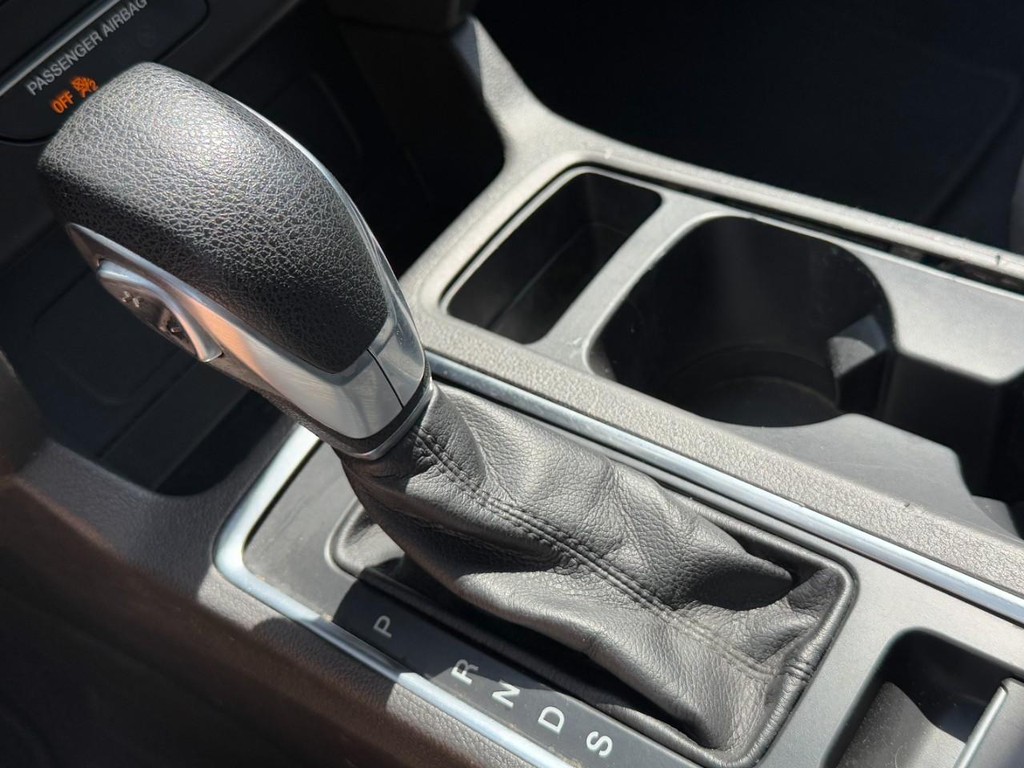 Ford Escape Vehicle Full-screen Gallery Image 18