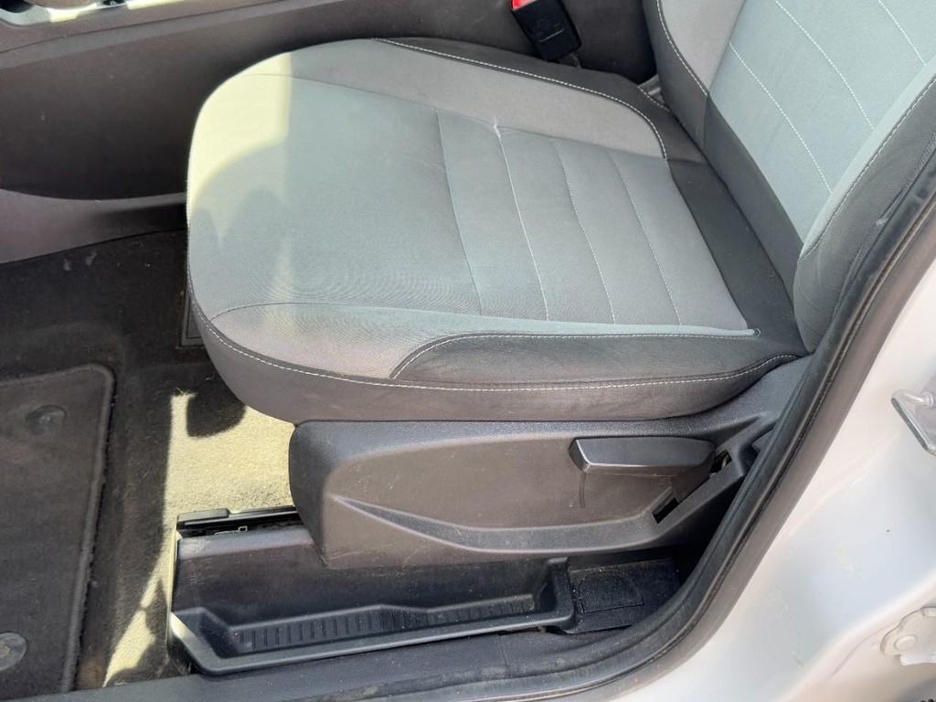 Ford Escape Vehicle Full-screen Gallery Image 21