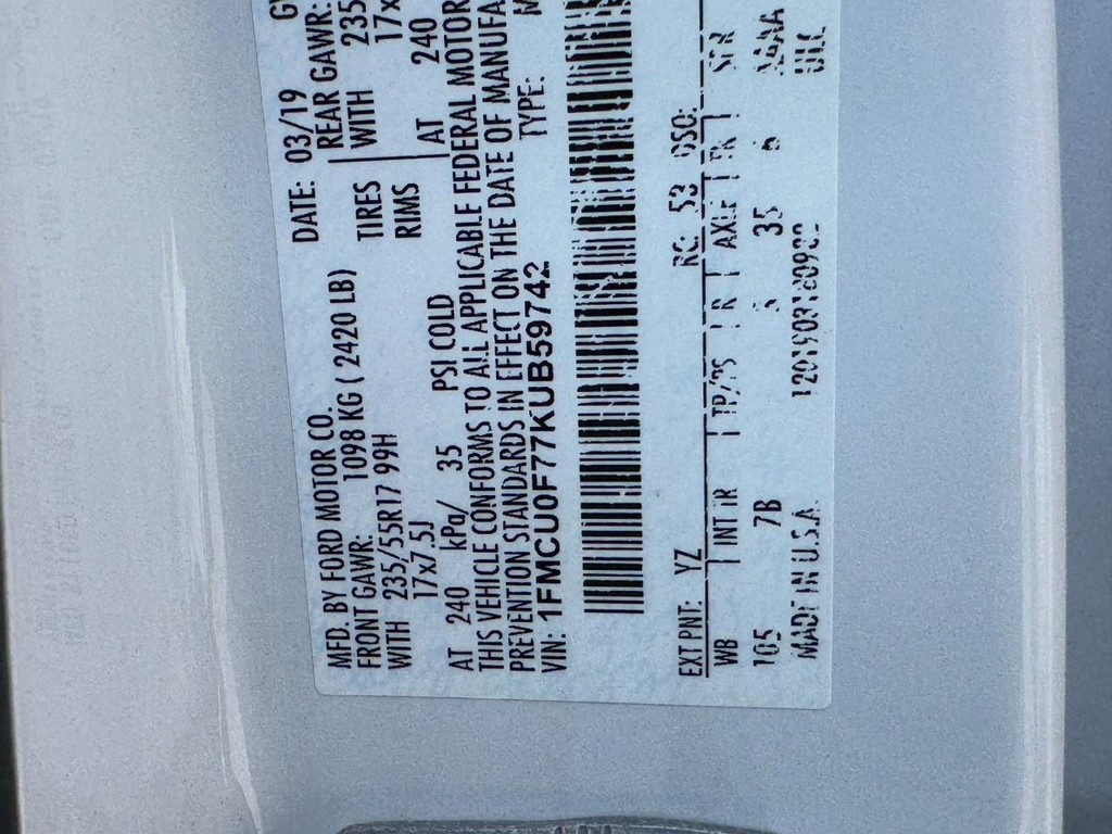 Ford Escape Vehicle Full-screen Gallery Image 22