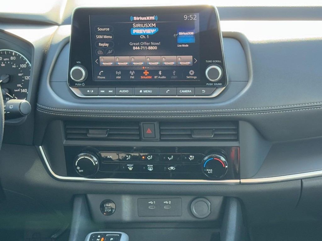 Nissan Rogue Vehicle Full-screen Gallery Image 08