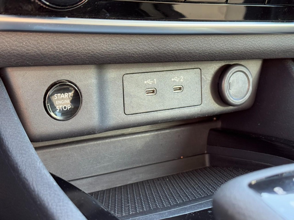 Nissan Rogue Vehicle Full-screen Gallery Image 14