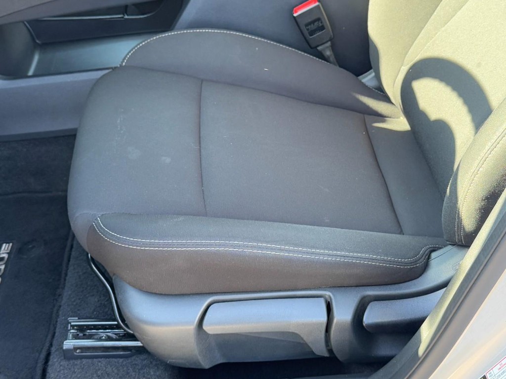 Nissan Rogue Vehicle Full-screen Gallery Image 17