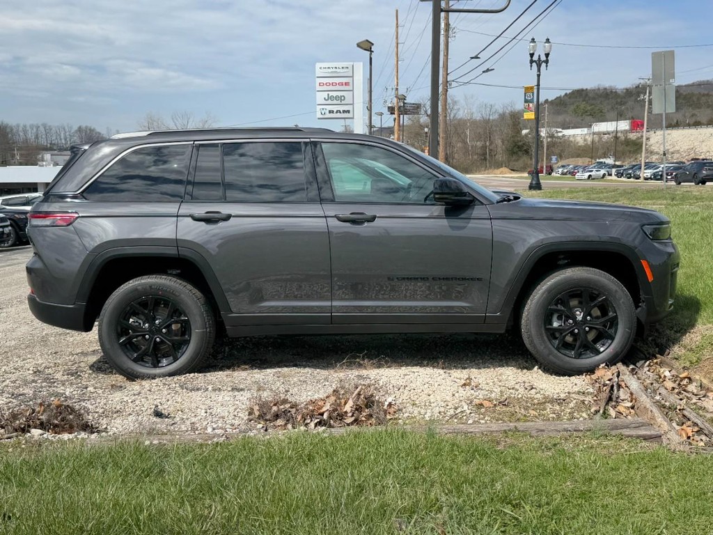 Jeep Grand Cherokee Vehicle Full-screen Gallery Image 02
