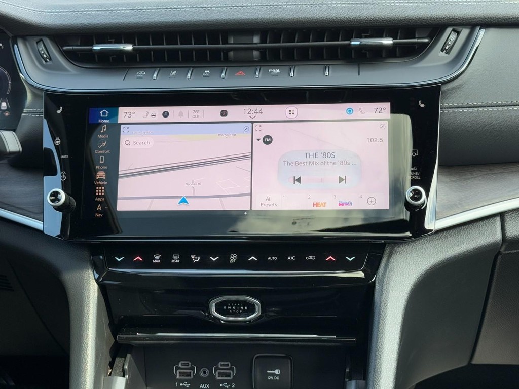 Jeep Grand Cherokee Vehicle Full-screen Gallery Image 09