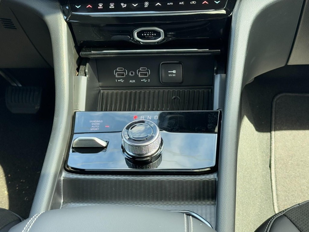 Jeep Grand Cherokee Vehicle Full-screen Gallery Image 10