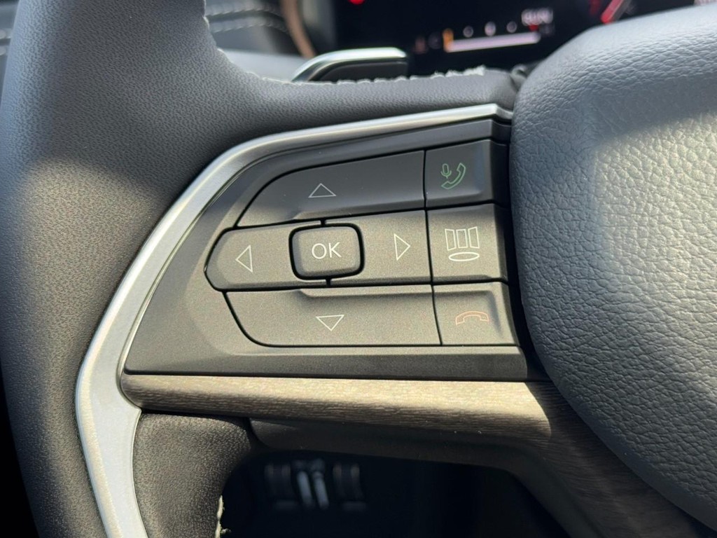 Jeep Grand Cherokee Vehicle Full-screen Gallery Image 11