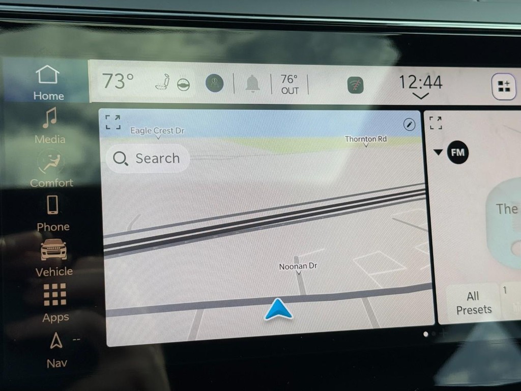 Jeep Grand Cherokee Vehicle Full-screen Gallery Image 14