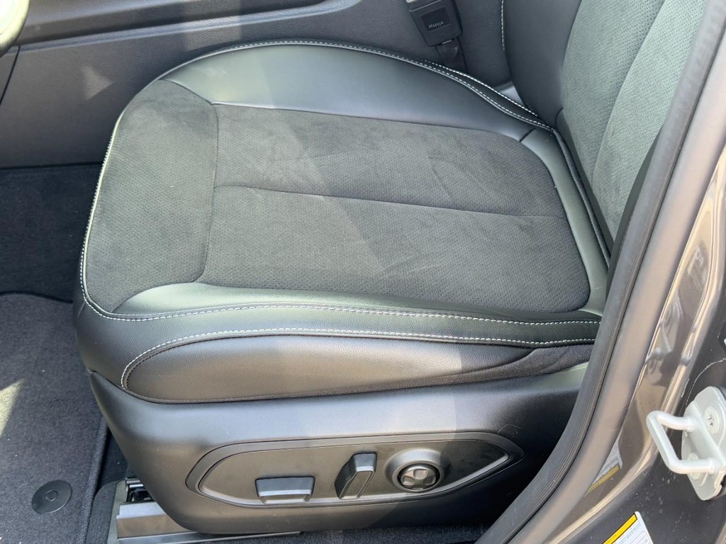 Jeep Grand Cherokee Vehicle Full-screen Gallery Image 16